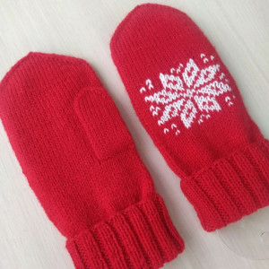 RussianSocks Варежки красные новогодние со снежинкой теплые рукавички