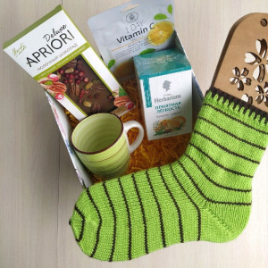 Салатовый гифт-бокс с носочками RussianSocks ручной работы Нежный подарок девушке