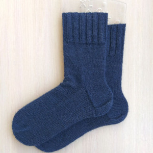 Темно-синие мужские носки вязаные спицами шерстяные RussianSocks