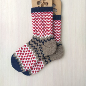 Теплые шерстяные вязаные спицами носки ручной работы RussianSocks купить