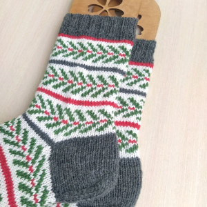 Новогодние шерстяные носки ручной вязки RussianSocks. Фото №2