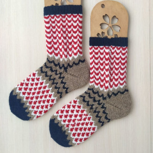 Теплые шерстяные вязаные спицами носки ручной работы RussianSocks купить. Фото №2