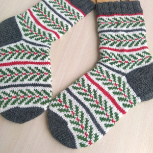 Новогодние шерстяные носки ручной вязки RussianSocks. Фото №5