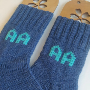 Джинсовые вязаные носки с инициалами именные носочки с именем вышивка