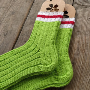 Салатовые вязаные шерстяные теплые носки RussianSocks салатовый цвет. Фото №3