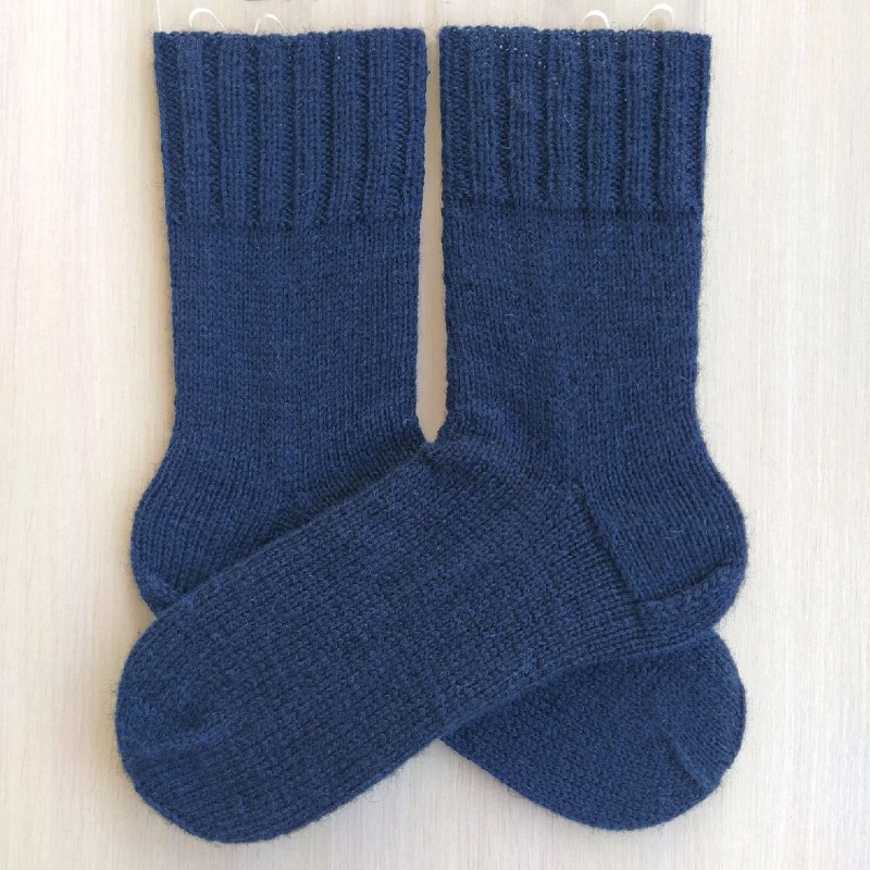 Темно-синие мужские носки вязаные спицами шерстяные RussianSocks