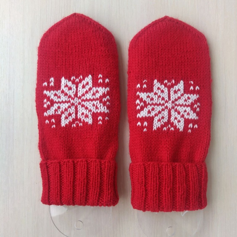 RussianSocks Варежки красные новогодние со снежинкой теплые рукавички