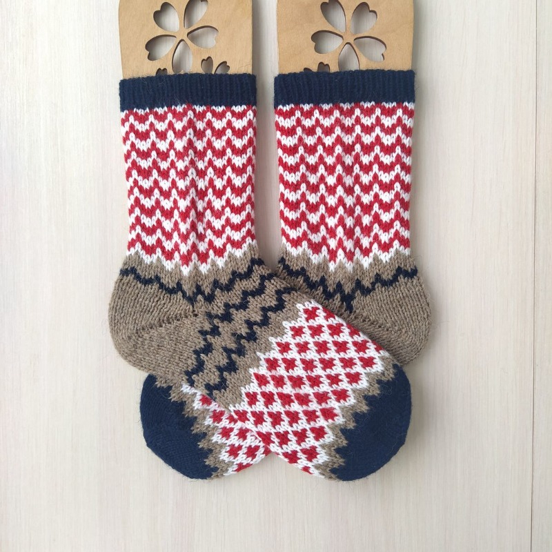 Теплые шерстяные вязаные спицами носки ручной работы RussianSocks купить