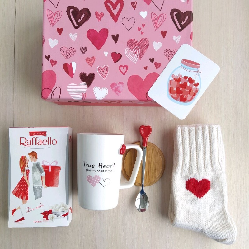 Купить подарочный набор для женщин в коробке подарок жене Москва RussianSocks