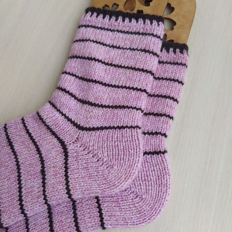 Розовые теплые шерстяные вязаные носки с шоколадными полосками Женский подарок подруге