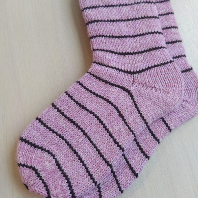 Розовые теплые шерстяные вязаные носки с шоколадными полосками Женский подарок подруге