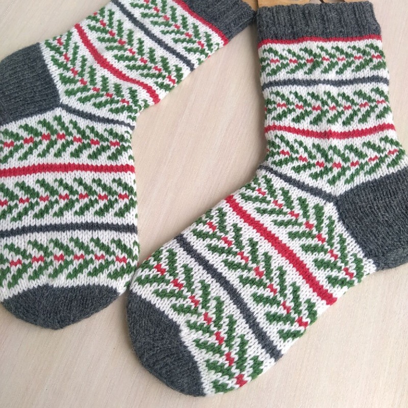 Новогодние шерстяные носки ручной вязки RussianSocks