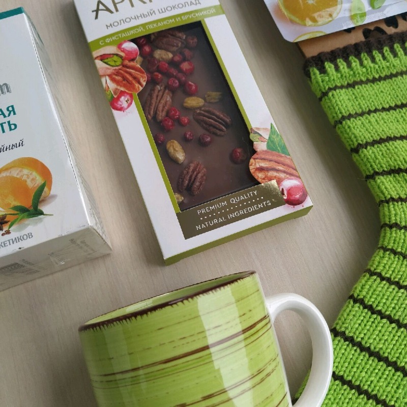 Салатовый гифт-бокс с носочками RussianSocks ручной работы Нежный подарок девушке