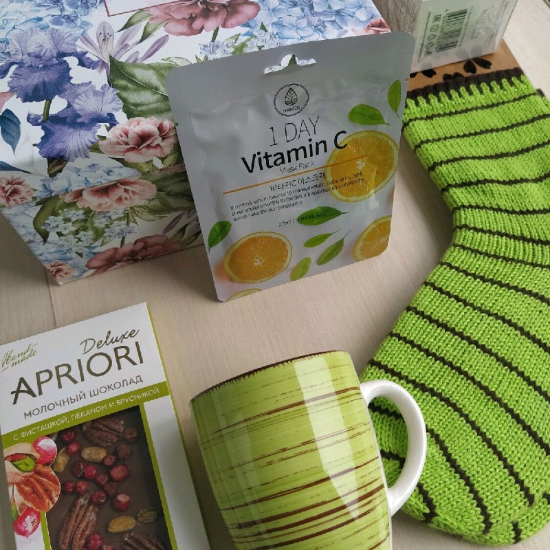 Салатовый гифт-бокс с носочками RussianSocks ручной работы Нежный подарок девушке