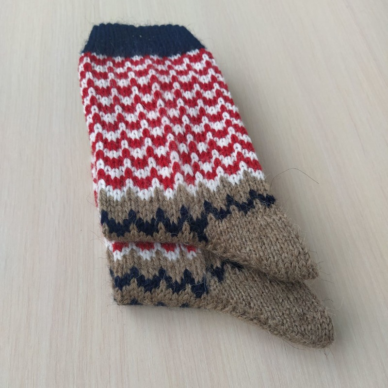 Теплые шерстяные вязаные спицами носки ручной работы RussianSocks купить